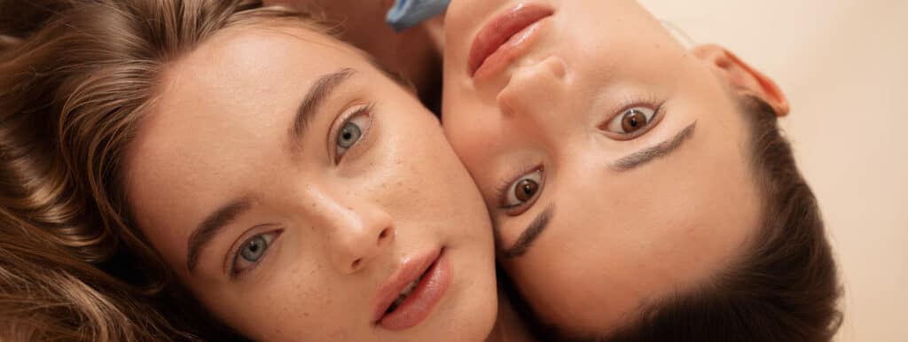 Footer fotografija sa dva lica